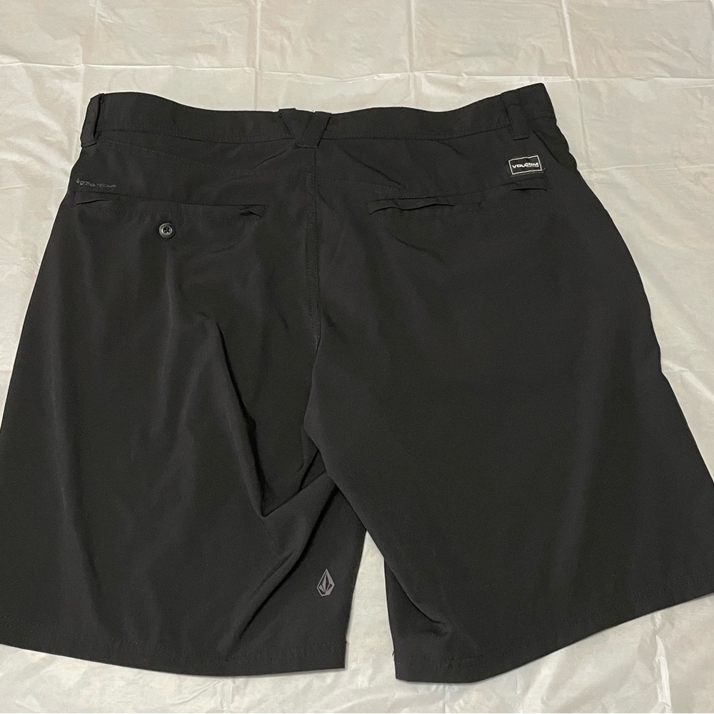 Men’s 36W VOLCOM V-co.Tech GOLF SHORTS 10” I seam/ 20.5” outer seam . Excellent
